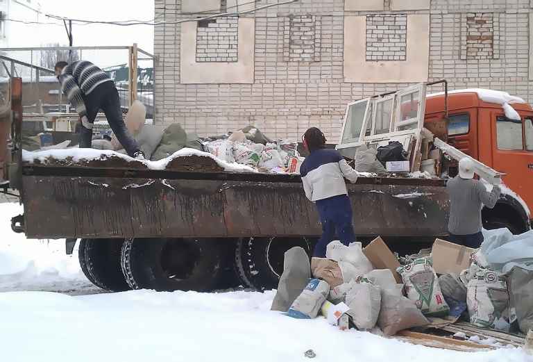 Вывоз мусора с грузчиками из Жуковка в Жуковка